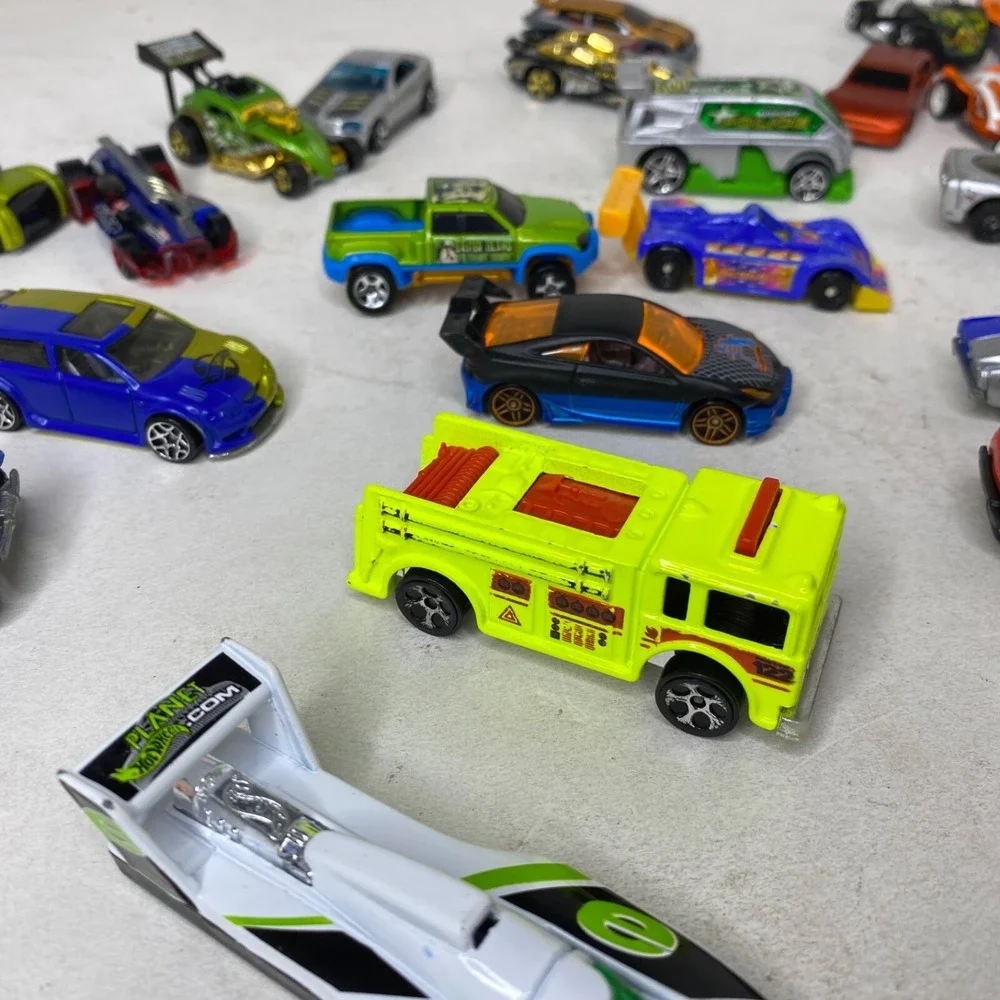 Hot Wheels Lot of 25 Diecast Cars 1970s–2000s Mercedes Fire Truck Mega-Duty